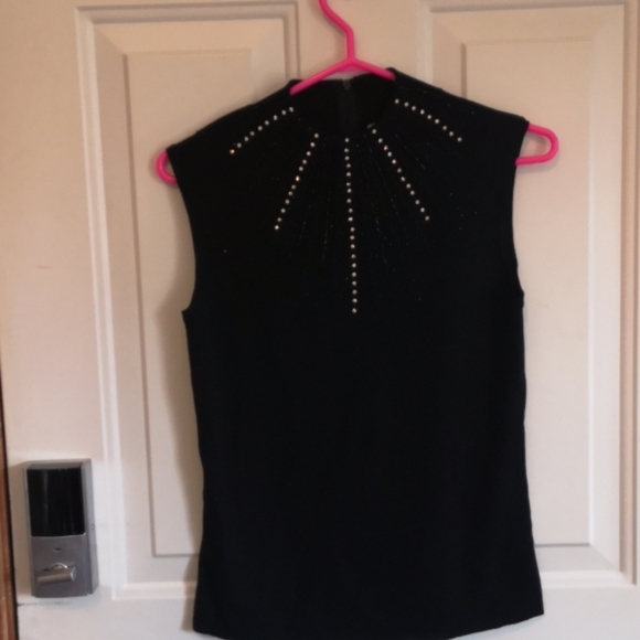 Top - Picture 1 of 2